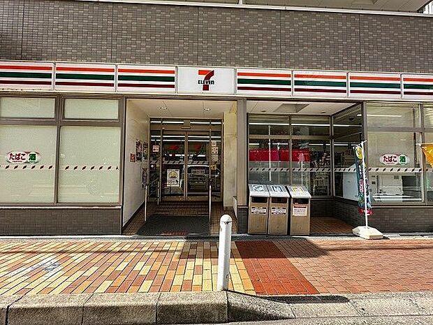 セブンイレブン　吹田広芝町店 210m