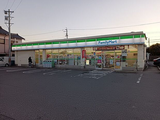ファミリーマート天白島田店 450m