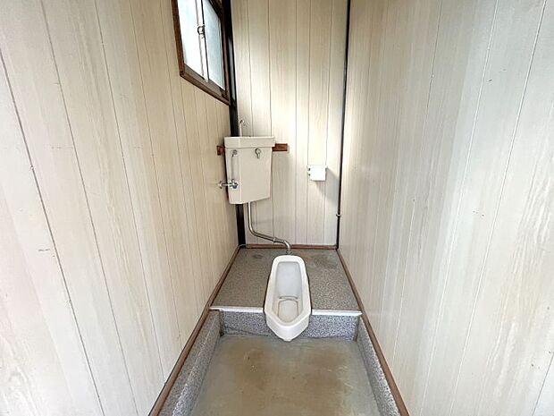 トイレは十分な広さがあるのでリフォームも可能です！