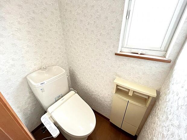 トイレは二カ所あるので、混雑する朝も安心です。