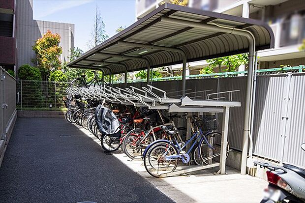 整然とした自転車置場