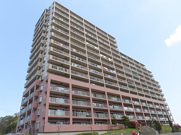 高台に建つ東京建物分譲の免震構造で地震に強いマンション。上層階１３階部分のお部屋の販売を開始しました。バルコニーと玄関からの眺望が自慢です。