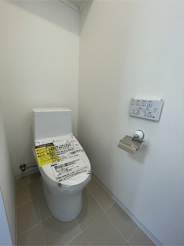 【トイレ/2階】トイレは2箇所配置されています◎来客時も気兼ねなく使用できます。