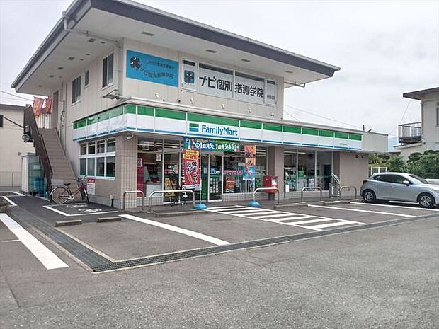 ファミリーマート 小田原中曽根店（720m）