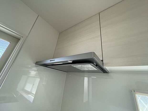 ■キッチン　換気扇 掃除も行いやすいキッチンの換気扇です。換気扇用フィルターを利用すればお掃除も簡易に済みます。