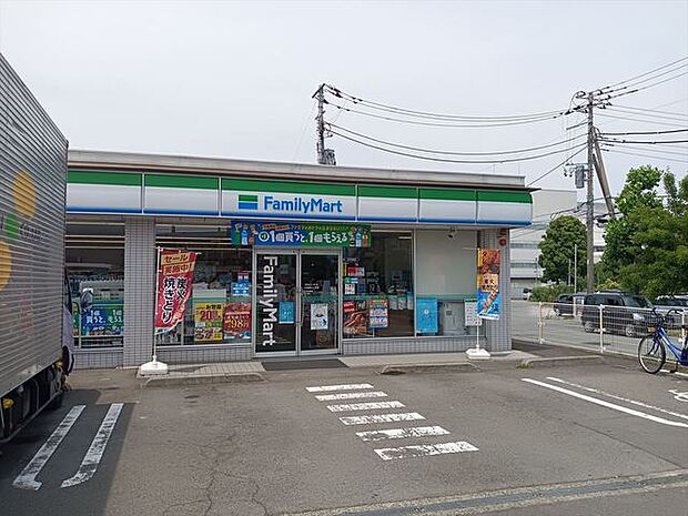 ファミリーマート 小田原たじま店（1780m）