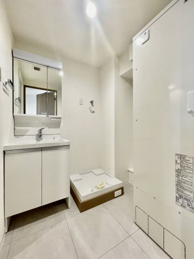 広々とした洗面室は、入浴後の着替えもスムーズにできる広さ♪毎日の生活動線を意識したこだわりの設計◎