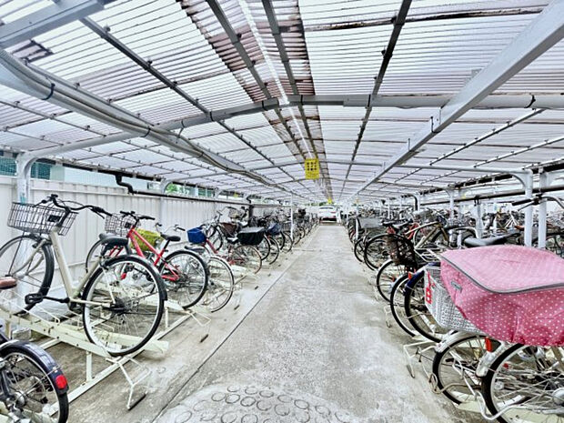 自転車利用の方にも嬉しい！自転車置き場♪強い日差しや雨風から自転車を守ります♪