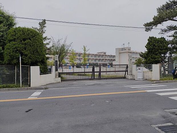 【小学校】八潮市立八幡小学校まで940ｍ