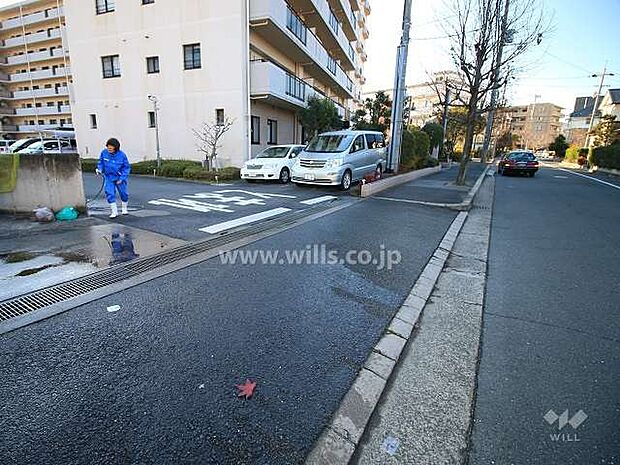 駐車場出入り口