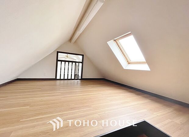 ロフト付きの居室は天井が高い分お部屋が広く感じられ、開放感があります。