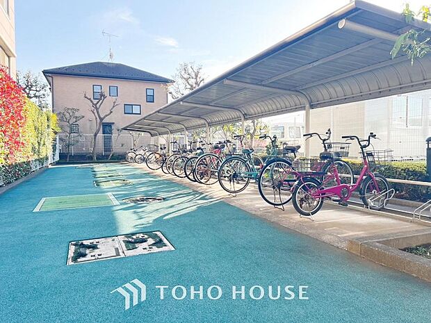 広さがしっかり確保された敷地内駐輪場。かさ張る自転車も安心して停めることができます。