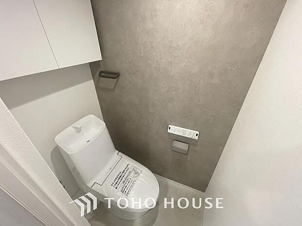 快適な温水洗浄便座付。手洗い一体型のトイレはスペースの節約ができ、ゆったりとした空間が確保できます。