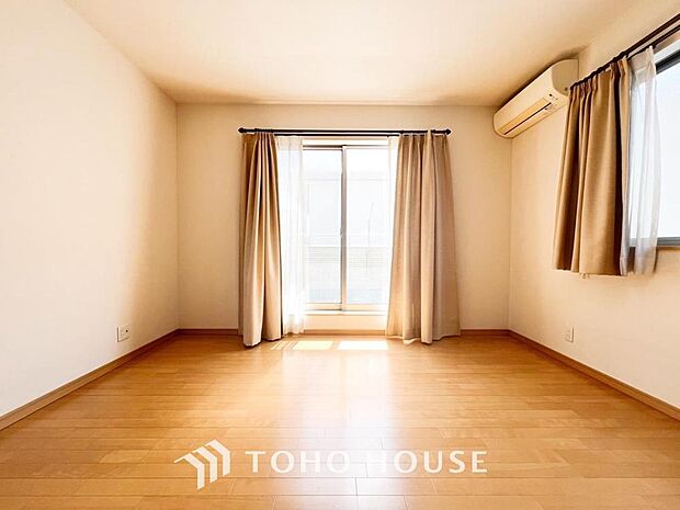 白を基調とした室内は、明るい住空間を造り出すだけでなく、清潔感をもたらしてくれます。