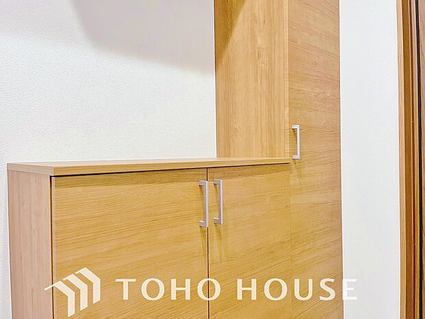 シューズボックスは限られた玄関スペースでも収納を取れる為、玄関内をすっきり片付けることができます。