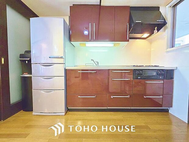 ご家族みんなで調理ができる位のスペースを実現したキッチン空間となっております。