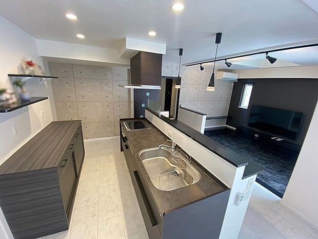 室内(2024年3月)撮影◎現地案内予約受付中！◎しっかりとした広さのあるキッチンです。食器洗浄乾燥機も付いています！