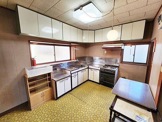 室内(2024年1月)撮影◎本日案内可能◎二面採光で明るいキッチンです。晴れた日は自然な明るさの中お料理が出来ます♪