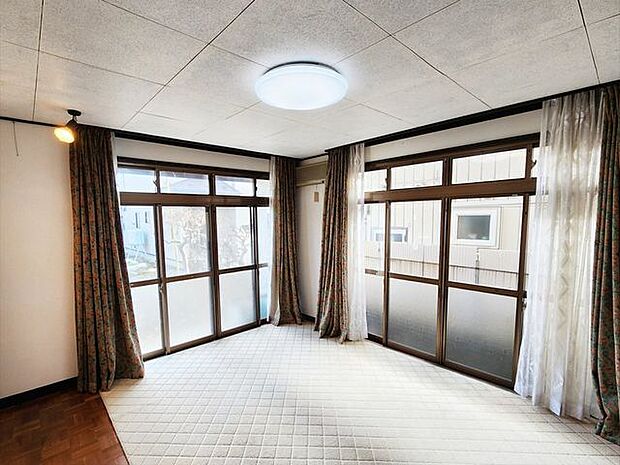 室内(2024年1月)撮影◎本日案内可能◎大きな窓がある開放的な1階洋室です。