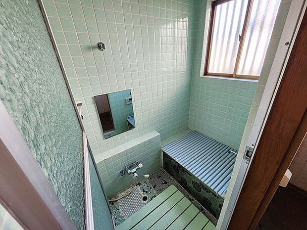 室内(2023年11月)撮影◎本日内覧可能◎レトロなデザインの浴室☆爽やかな水色が、気分もパッと明るくしてくれます♪