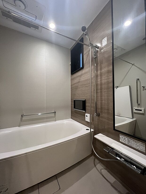 1418サイズのバスルーム。浴室TVや浴室乾燥機など、便利な機能が充実しています。