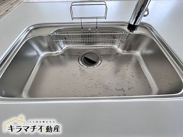 広々シンクで鍋も洗いやすいです。