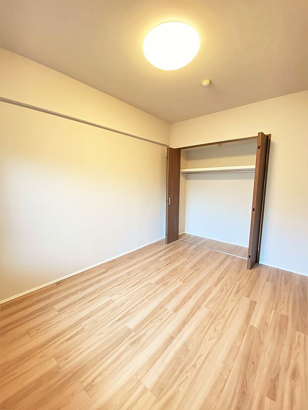 全室に収納を設けた間取りで、棚を置く必要がなく、お部屋のスペースを有効的に使えます。