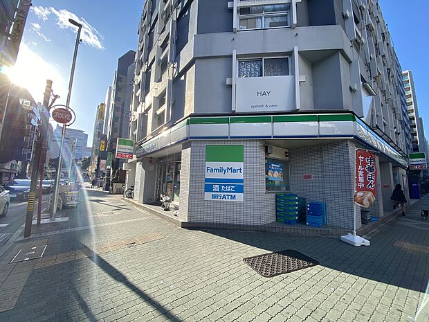 ファミリーマート武平通店 徒歩1分（約60m）