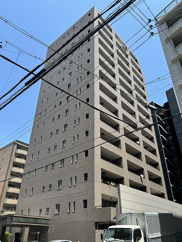 地下鉄桜通線「高岳」駅まで徒歩約5分、2000年8月築、SRC造15階建て中古マンションのご紹介です。