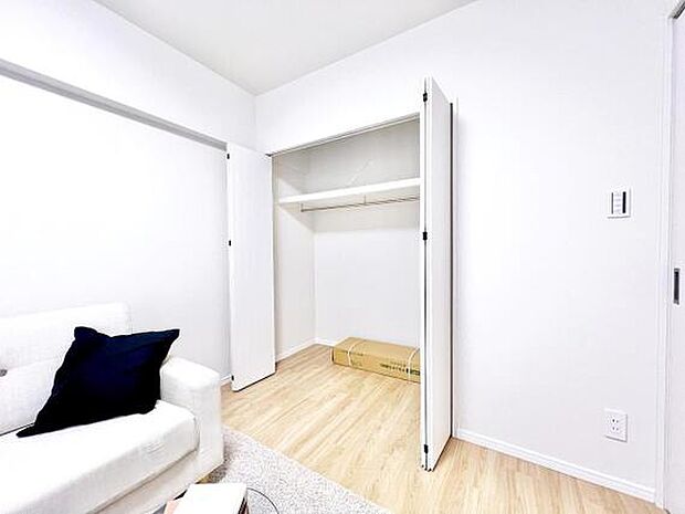 クローゼット完備で、お部屋の生活スペースが有効的に使えますね。