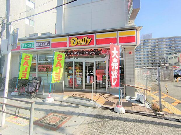 【コンビニ】デイリーヤマザキ平野店様まで200ｍ、徒歩約3分。ちょっとした買い物や、ATMによる出金等便利ですね。