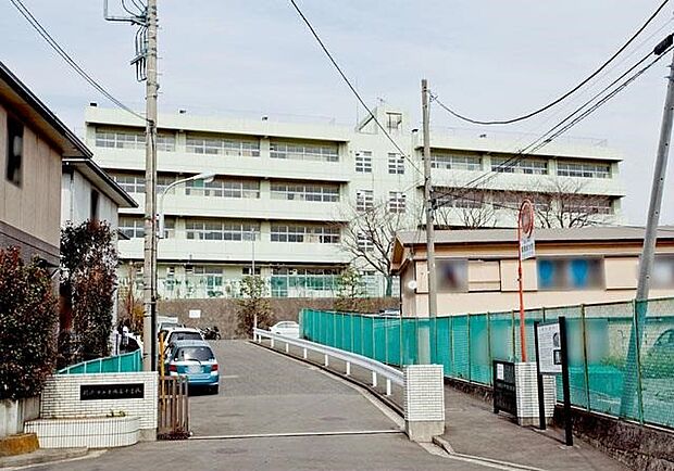 中学校 315m 横浜市立東鴨居中学校(少子化の進む昨今にあり、生徒数が460人以上の賑やかな学校なので、お子様のコミュニケーション力を育むには良いですね！)