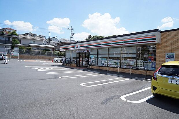 コンビニ 450m セブンイレブン横浜中山南店(コンビニの王道「セブンイレブン」も近いので、なにかと便利ですね！)