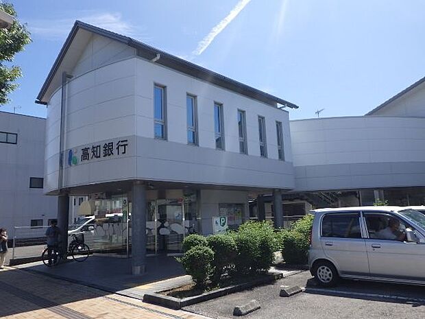 高知銀行竹島支店 240m