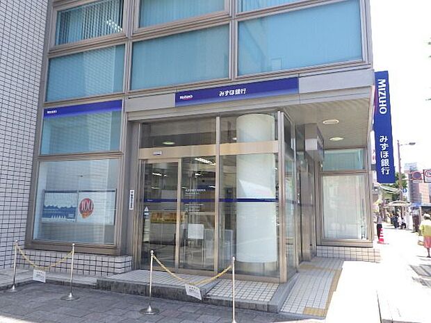 みずほ銀行 高知支店 970m