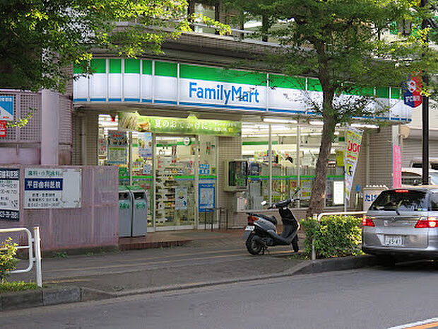 ファミリーマート 海田押立町店　徒歩４分