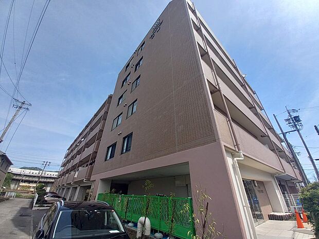 JR東海道線「草薙」駅から徒歩10分に位置するマンション！