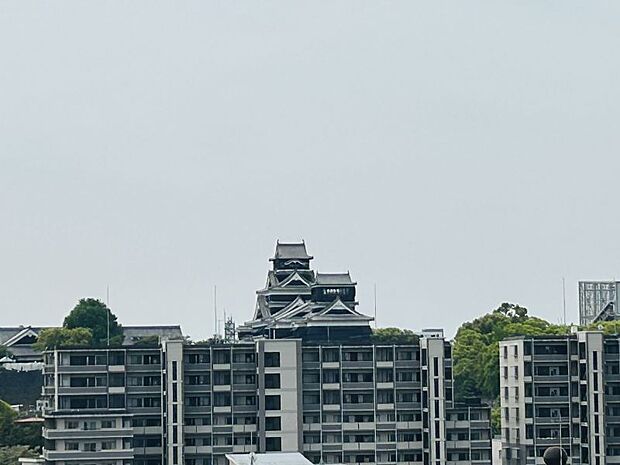 バルコニーから見える熊本城の写真です♪