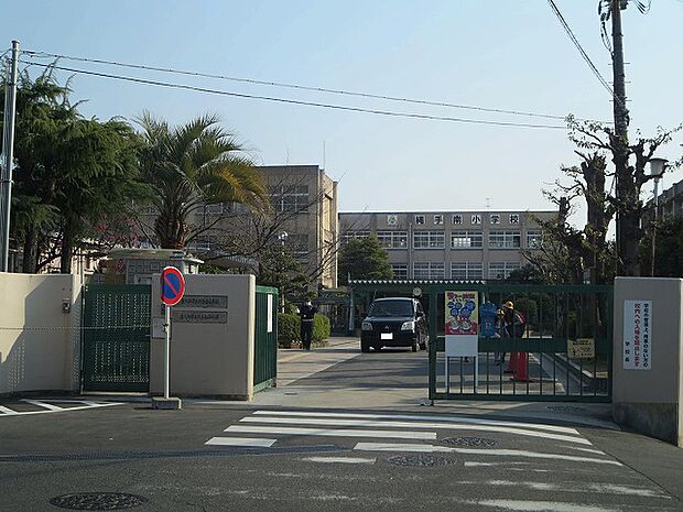 【小学校】東大阪市立義務教育学校くすは縄手南校（前期課程）まで455ｍ