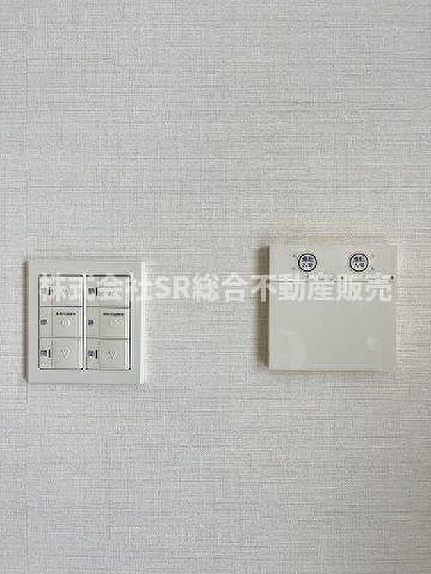 LDK全ヶ所に床暖房機能付き　南側は電動シャッターもございます。