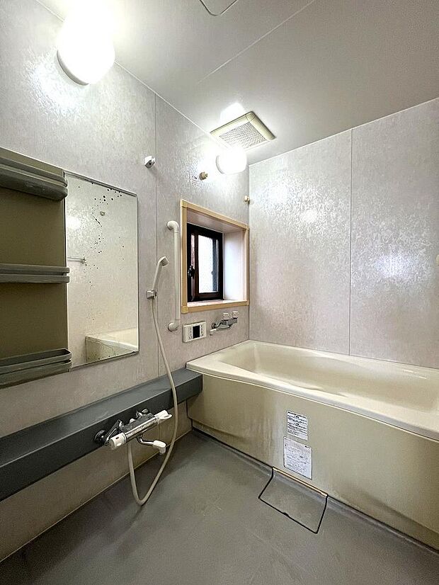 1418サイズの浴室。窓があり換気良好です。