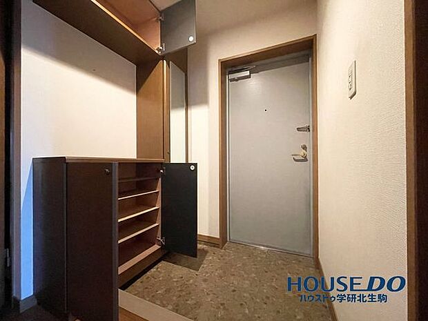 玄関収納幅約1.43ｍ×約0.57ｍ靴箱の高さ約0.92ｍ約30足収納可収納の棚の高さ調節可