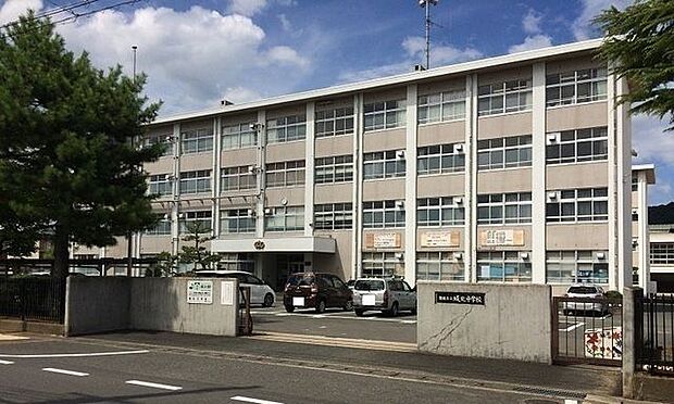 舞鶴市立城北中学校 徒歩10分。明倫小学校、吉原小学校、余内小学校、福井小学校の地域に住んでいる生徒が通っており、約350名の生徒が在籍しています。 770m