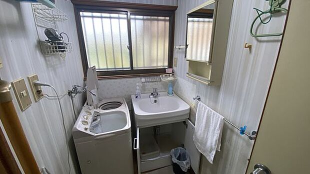 洗面所に窓が付いているので換気がしやすいです。