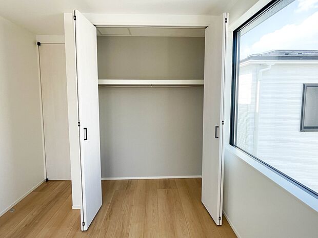【収納】各部屋を最大限に広く使って頂ける様、全居住スペースに収納付。プライベートルームはゆったりと快適に。