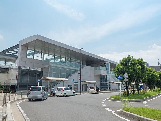 駅 700m JR川越線「西大宮」駅(JR東日本川越線の駅。平成に開業した新しい駅です。駅付近には埼玉栄中学、栄高校があり、通学の駅として多くの人々に親しまれている駅です。)