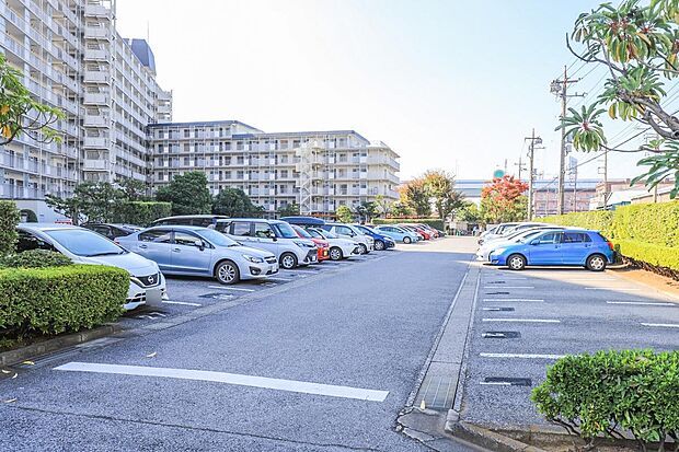 毎日の生活にマイカーが必須という方は、購入を検討する際、駐車場があることは大事な条件です。毎日の通勤や家族の送迎、買い物やお出かけなどクルマのある暮らしを満喫したい方は要チェック！