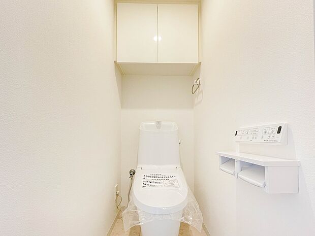 【Toilet】トイレ・ウォシュレット付。快適で衛生的な洗浄機能付温水シャワートイレです。