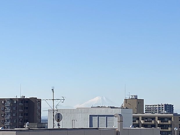 眺望や窓からの景色が良いと、家で過ごす時間も快適です。晴れた日には富士山も眺めることも出来ます
