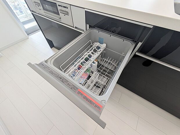 【ビルトイン食器洗浄乾燥機】食器洗いのわずらわしさから開放してくれる嬉しい設備。